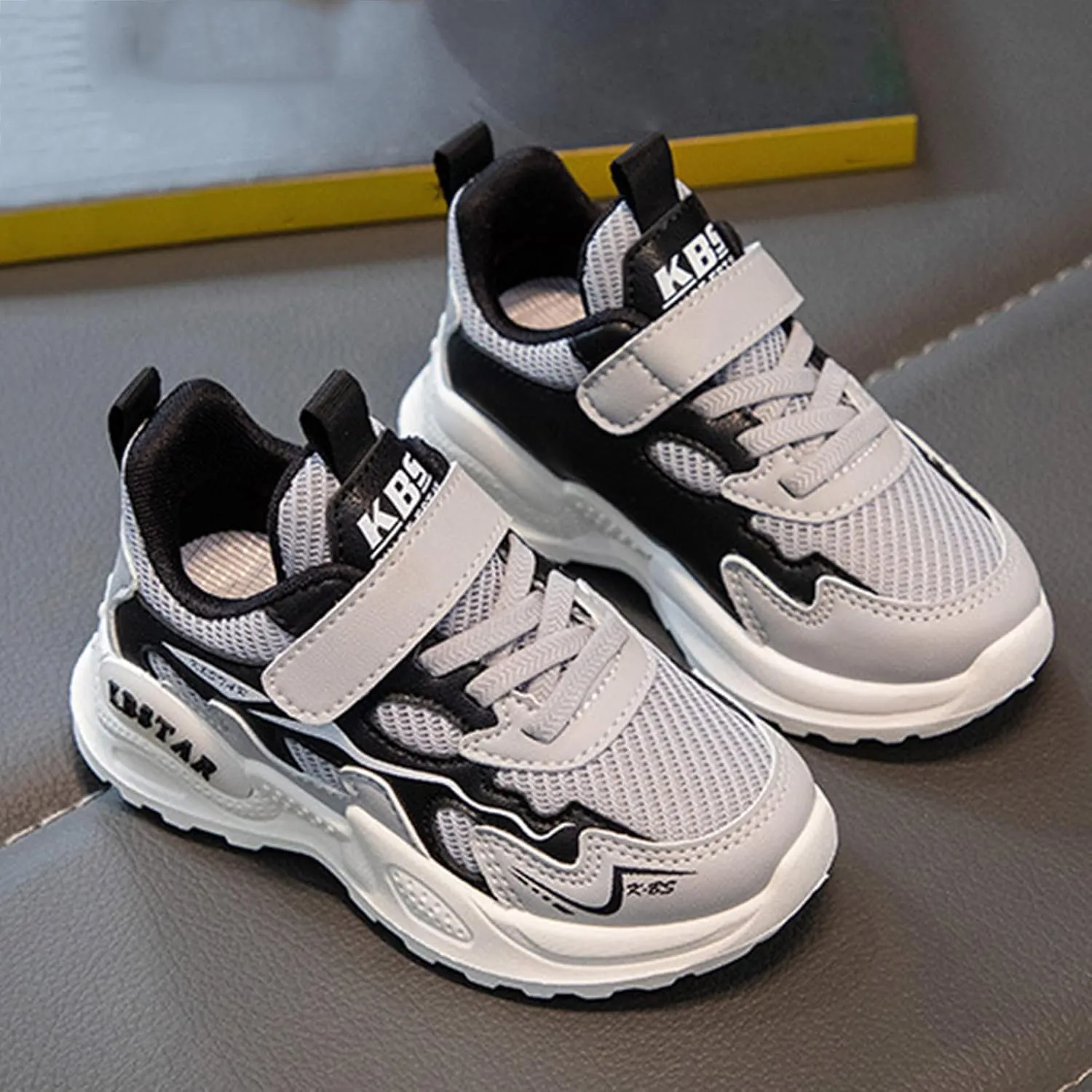 All Seasons Children Sports Shoes Girls Flat Lightweight Mesh Breathable and Comfortable Solid Lace Shoes