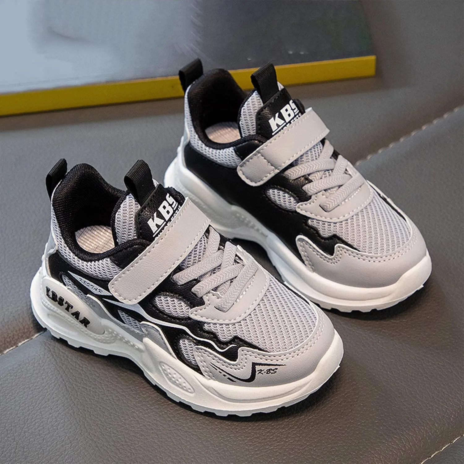All Seasons Children Sports Shoes Girls Flat Lightweight Mesh Breathable and Comfortable Solid Lace Shoes