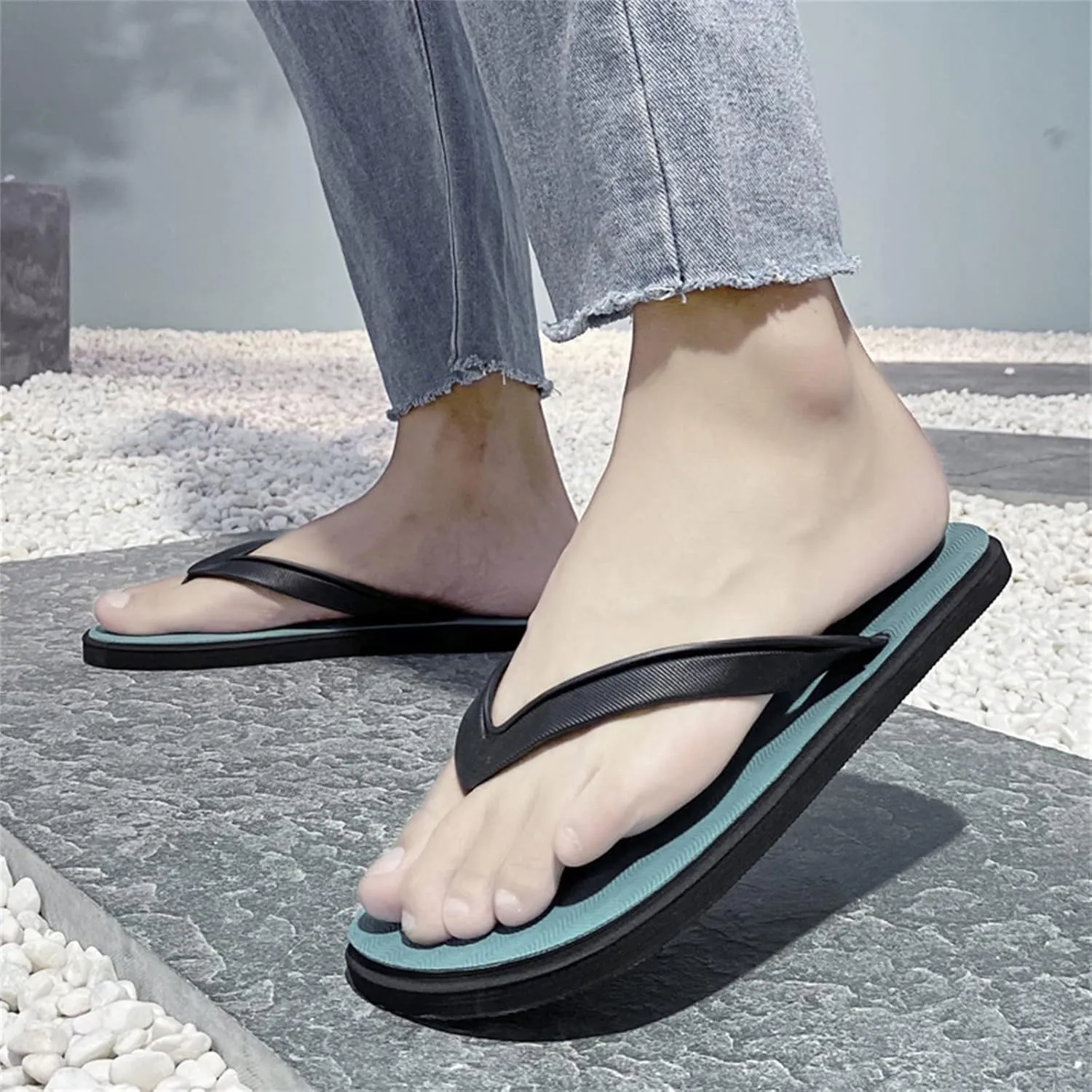 Fashion Summer Men Flip Flops Flat Bottom and Light Cover Comfortable and Simple Solid Color Custom Slides